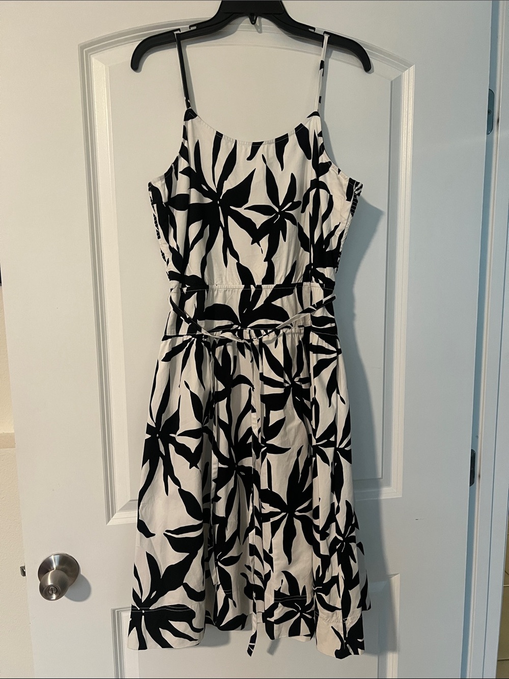 Black & White Leaf-Print Midi Dress - Spaghetti Strap